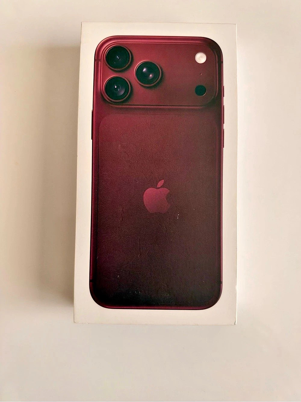 Empty box Apple iPhone 18 Pro max burgundy